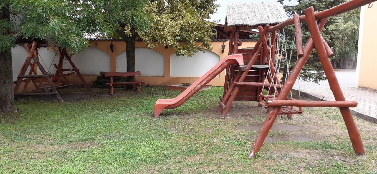 فندق Kenguru Panzio Hódmezővásárhely المظهر الخارجي الصورة
